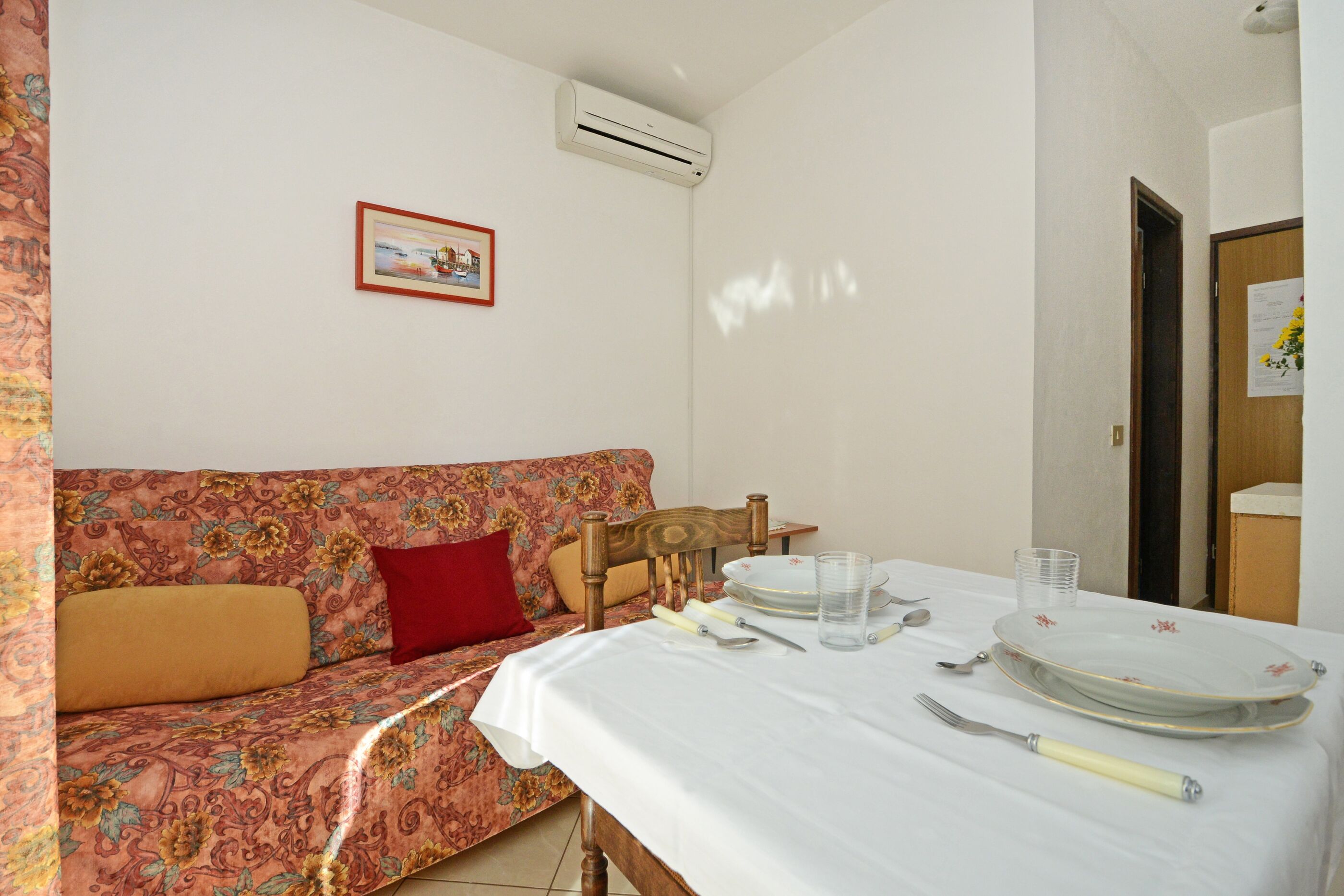 Apartments Albina Valiza 79179-A2