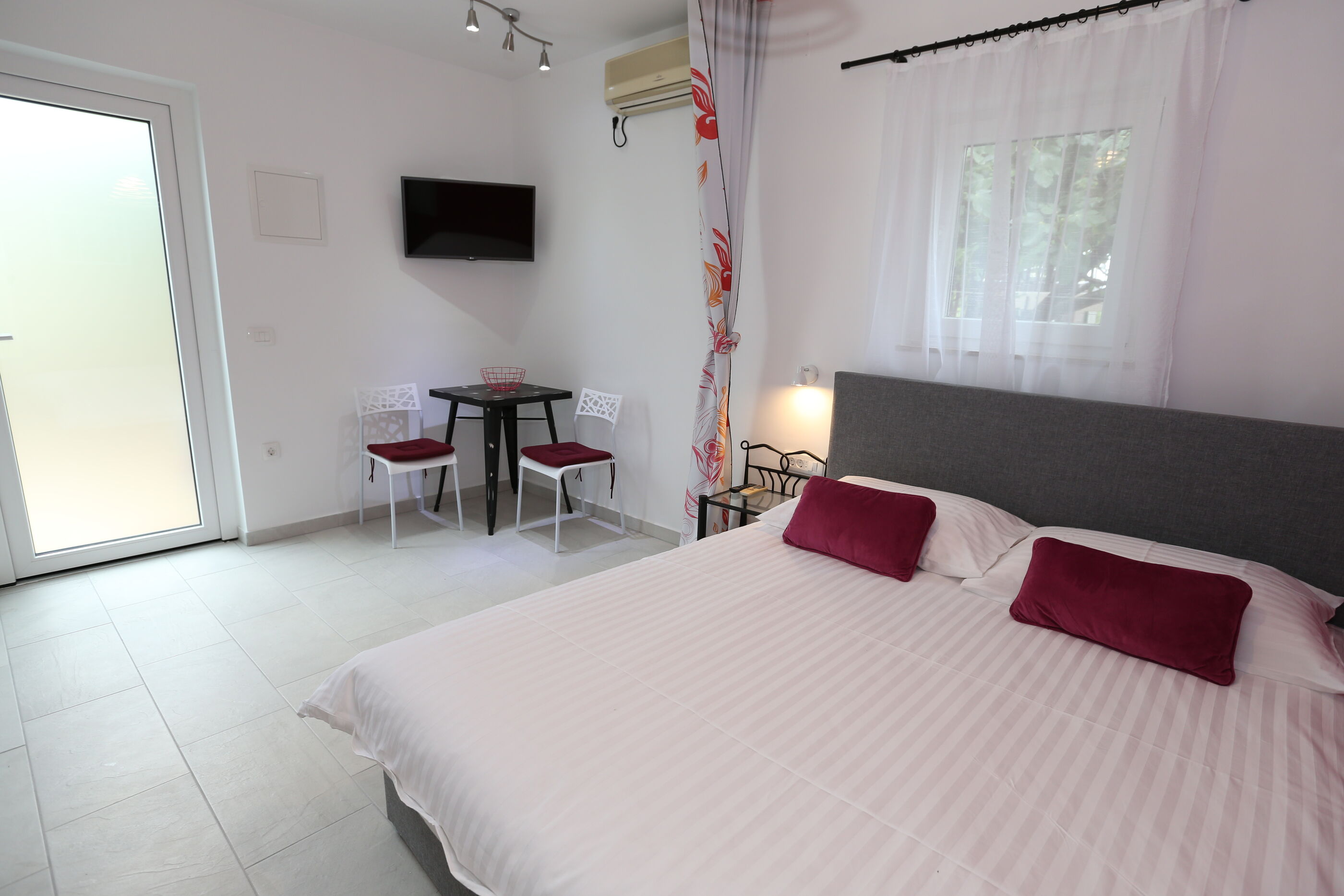 Apartments Flora 79445-A1