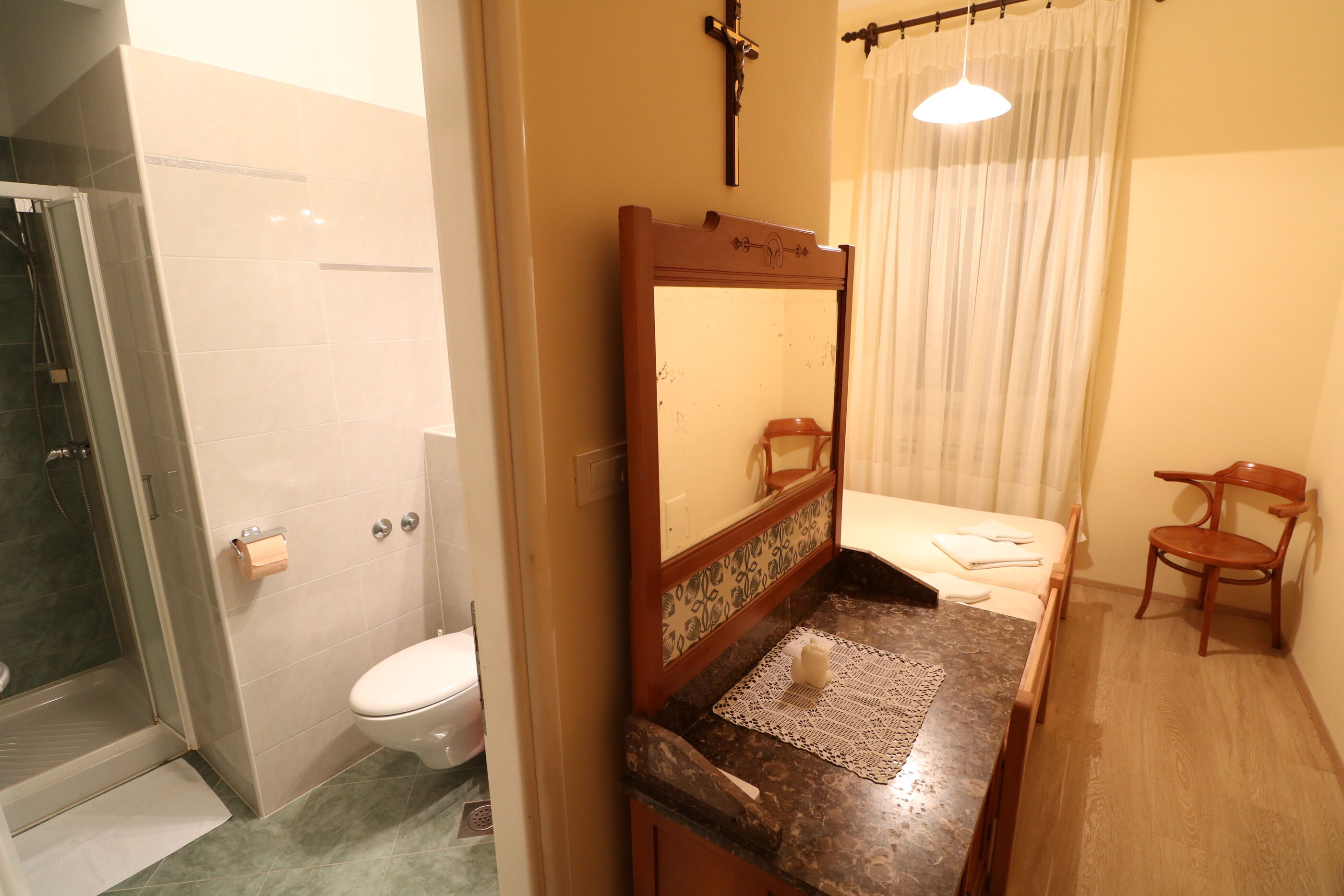 Apartment and Rooms Bed and Breakfast Three Angels 79446-S4