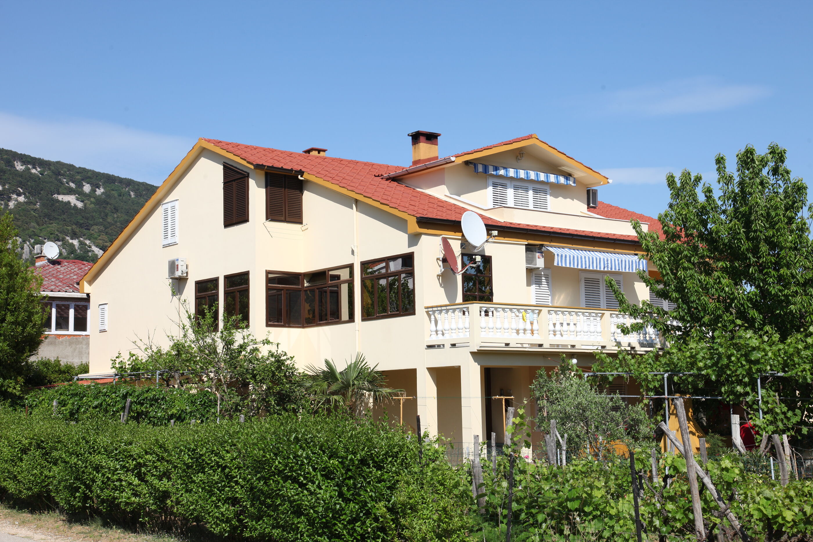 Apartments and Room Jagoda 79538-A1
