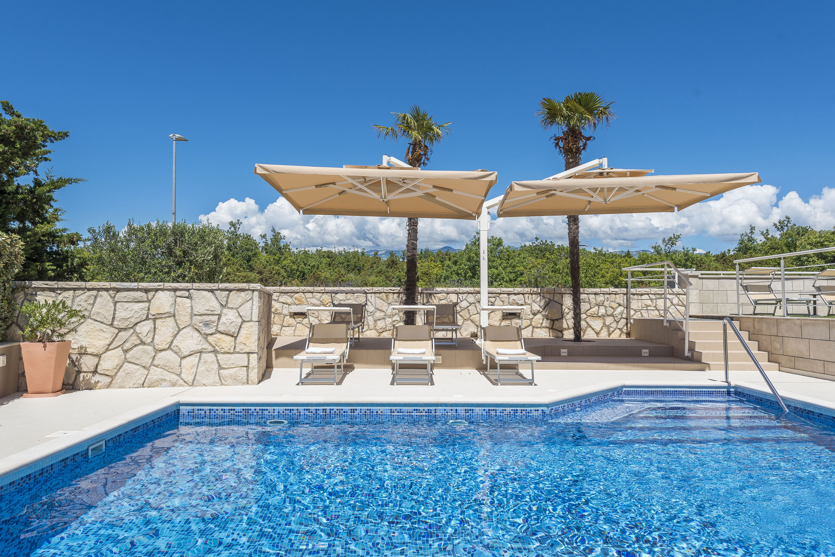 Apartments DYANA 28051-A2
