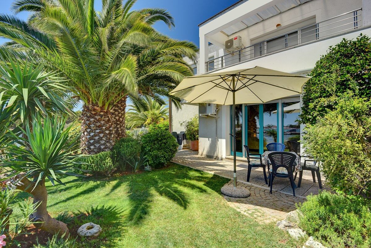 Apartments Brajdine 16811-A3