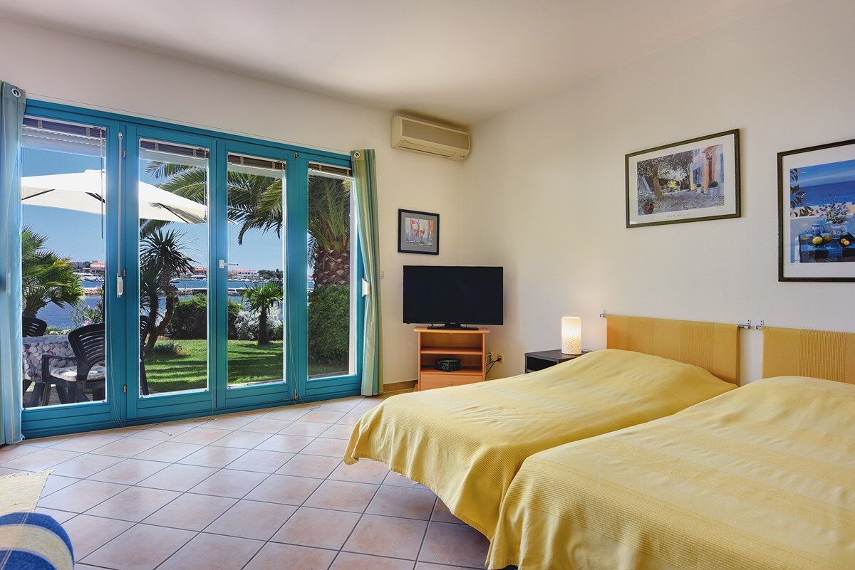 Apartments Brajdine 16811-A3