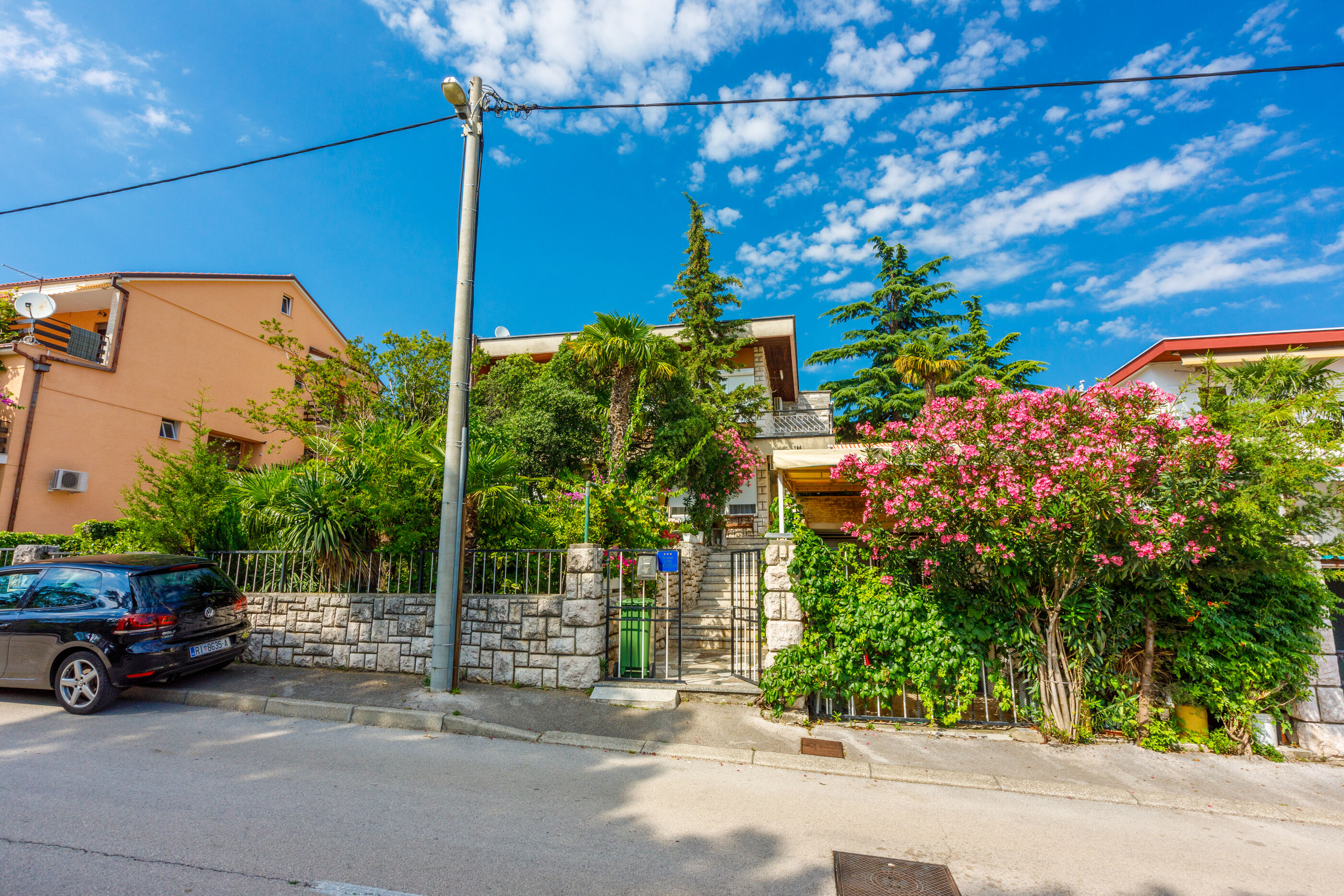 Apartments Kamen 66101-A2