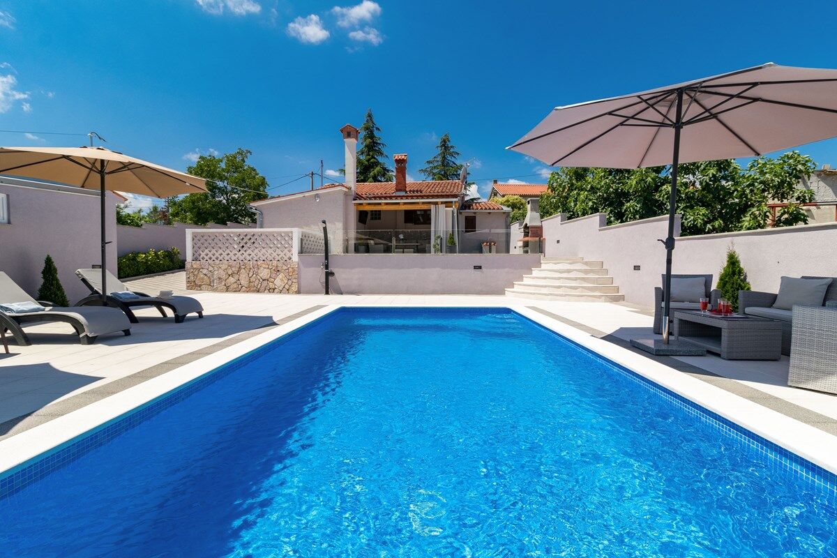 Villa Paola 73928-K1