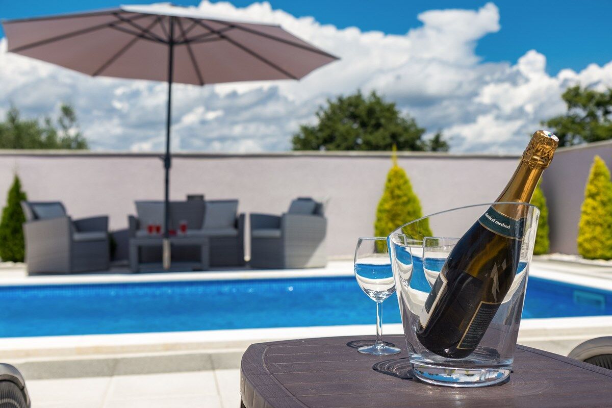 Villa Paola 73928-K1