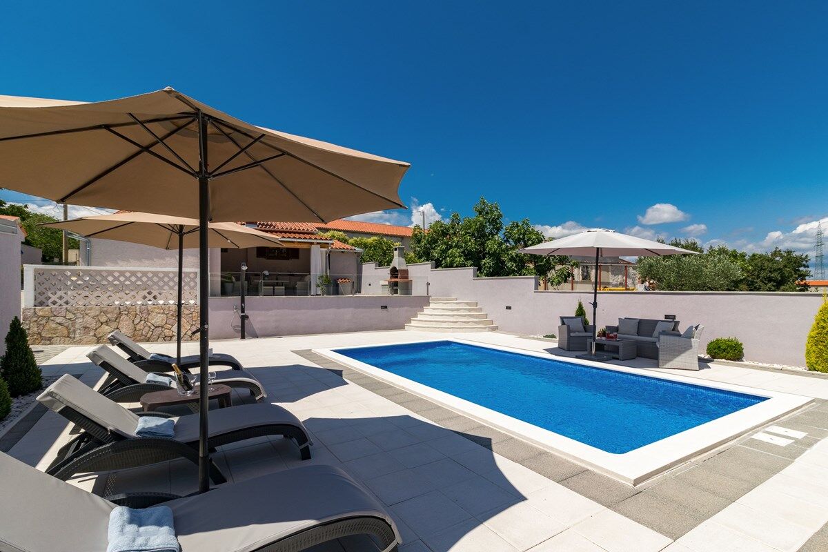 Villa Paola 73928-K1
