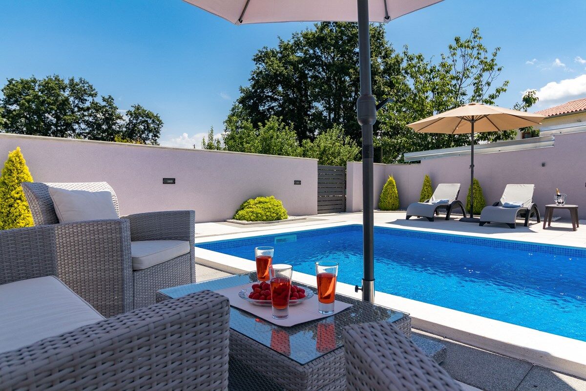 Villa Paola 73928-K1