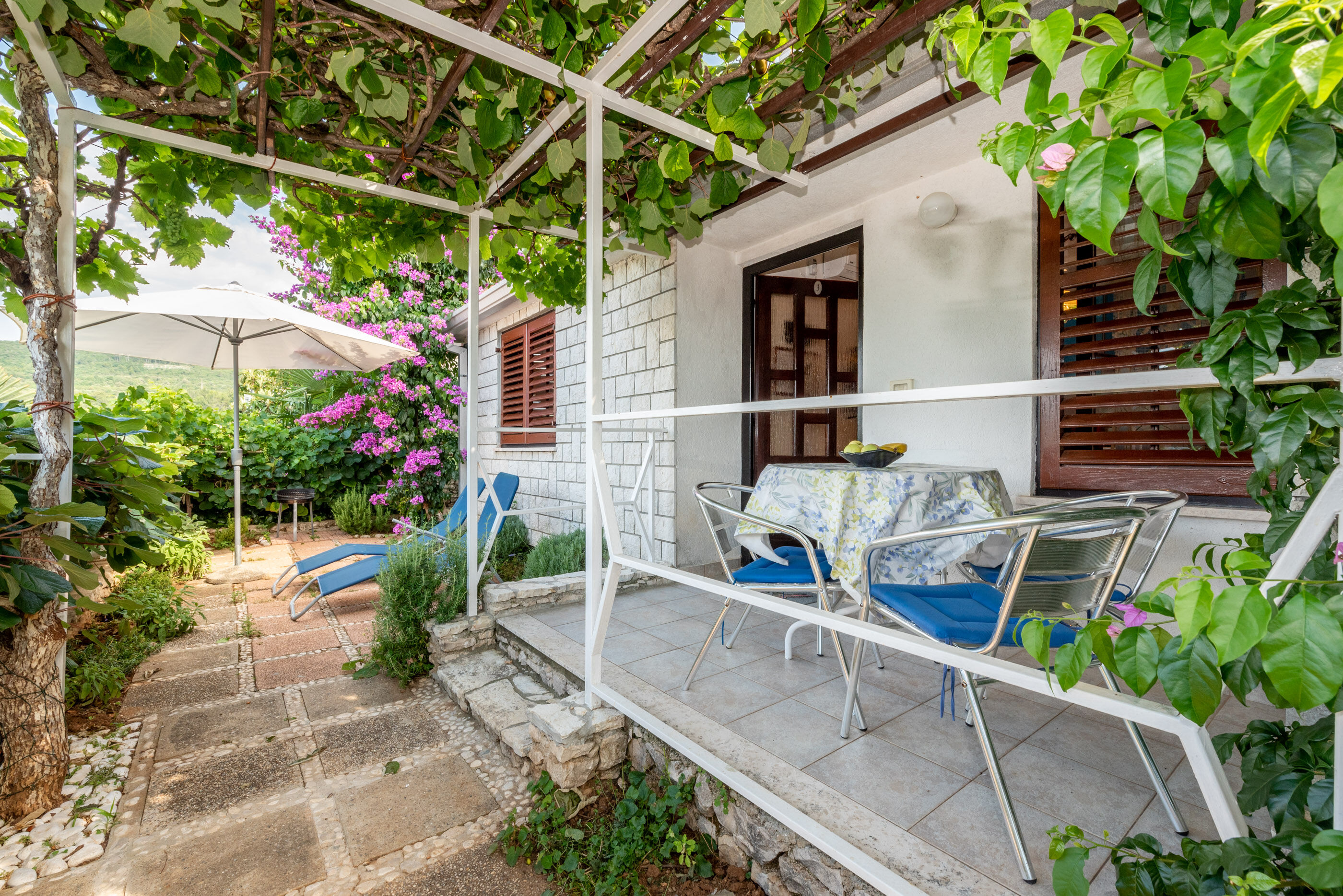 Apartments Mandica 74861-A3