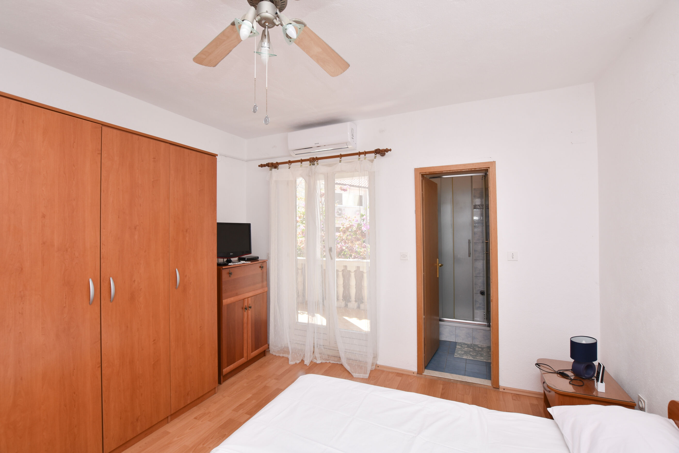 Apartments and Rooms Jakov 40391-A1