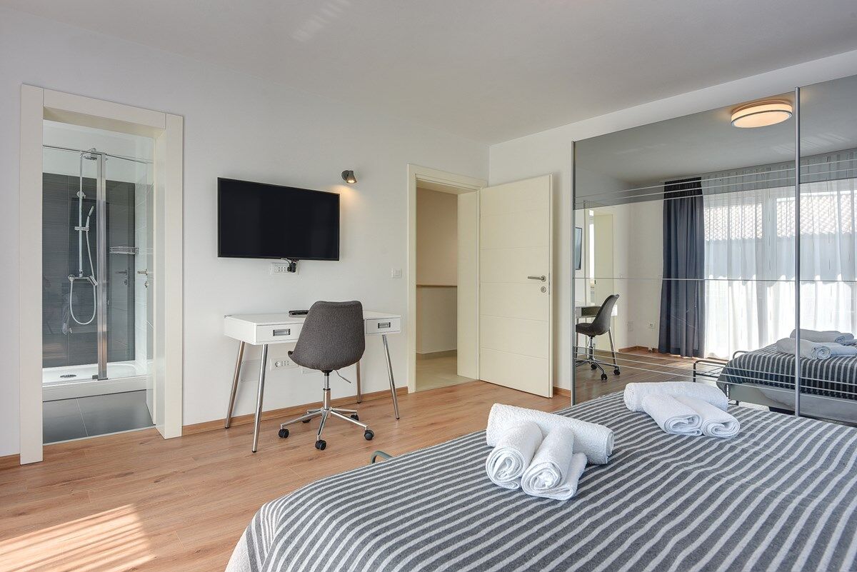 Villa Grande T&D 74185-K1