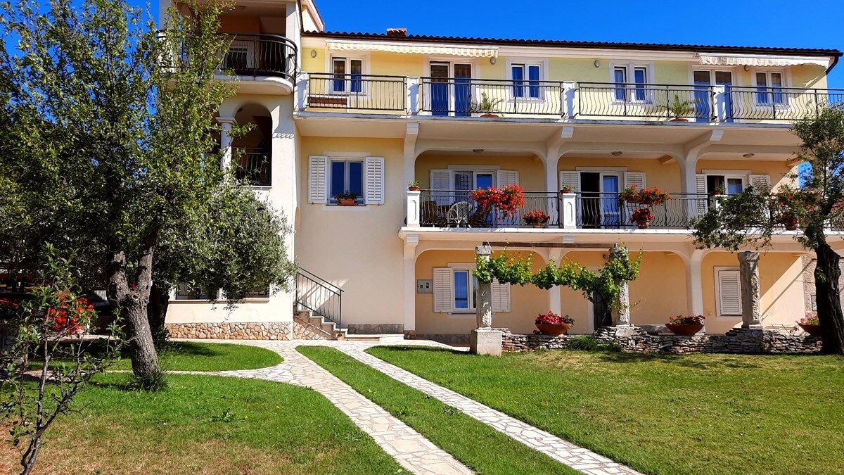House Ivonne 73714-A2