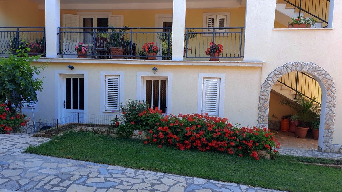 House Ivonne 73714-A2