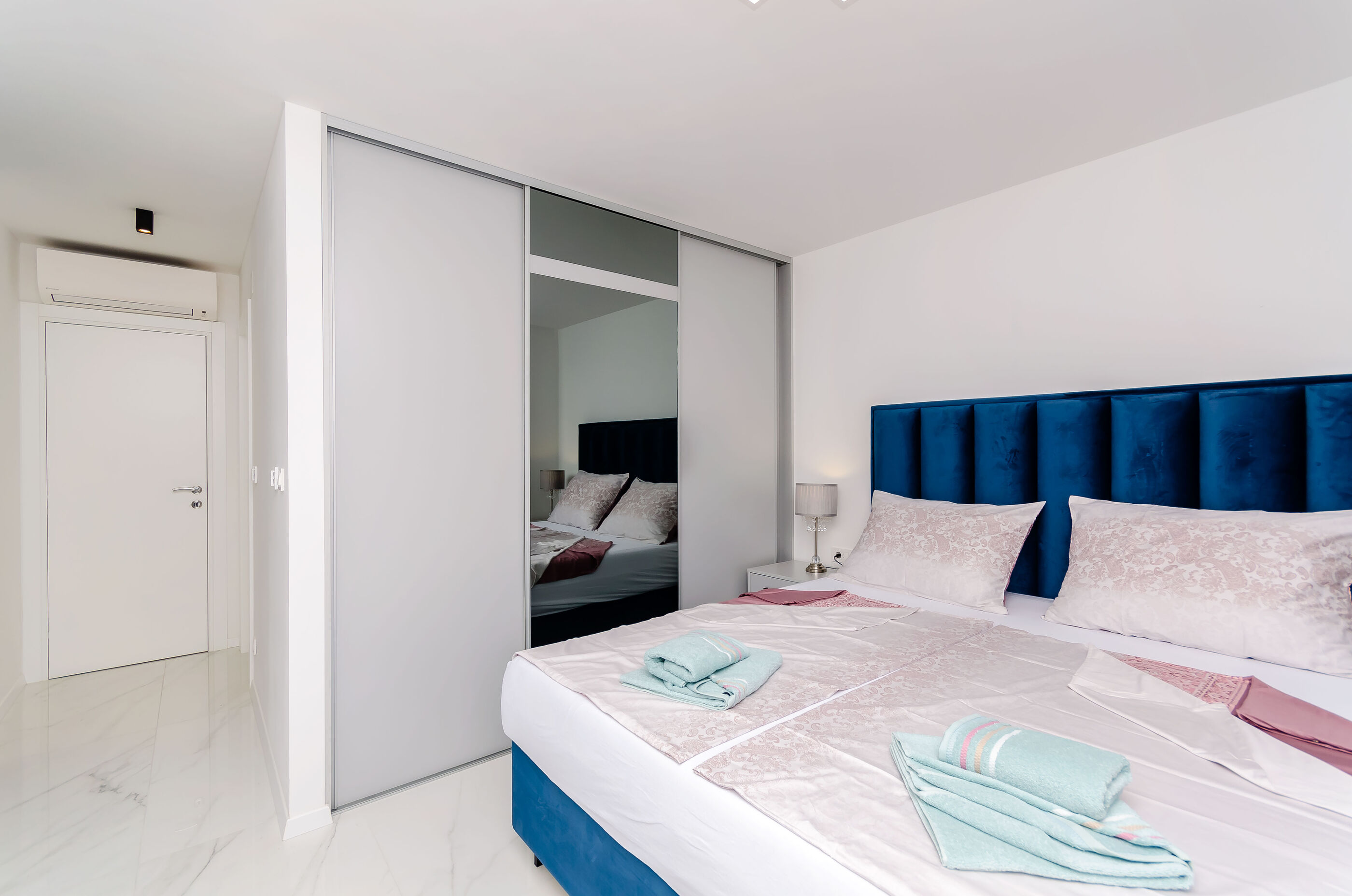 Apartments Crystal Luxury 79251-A1