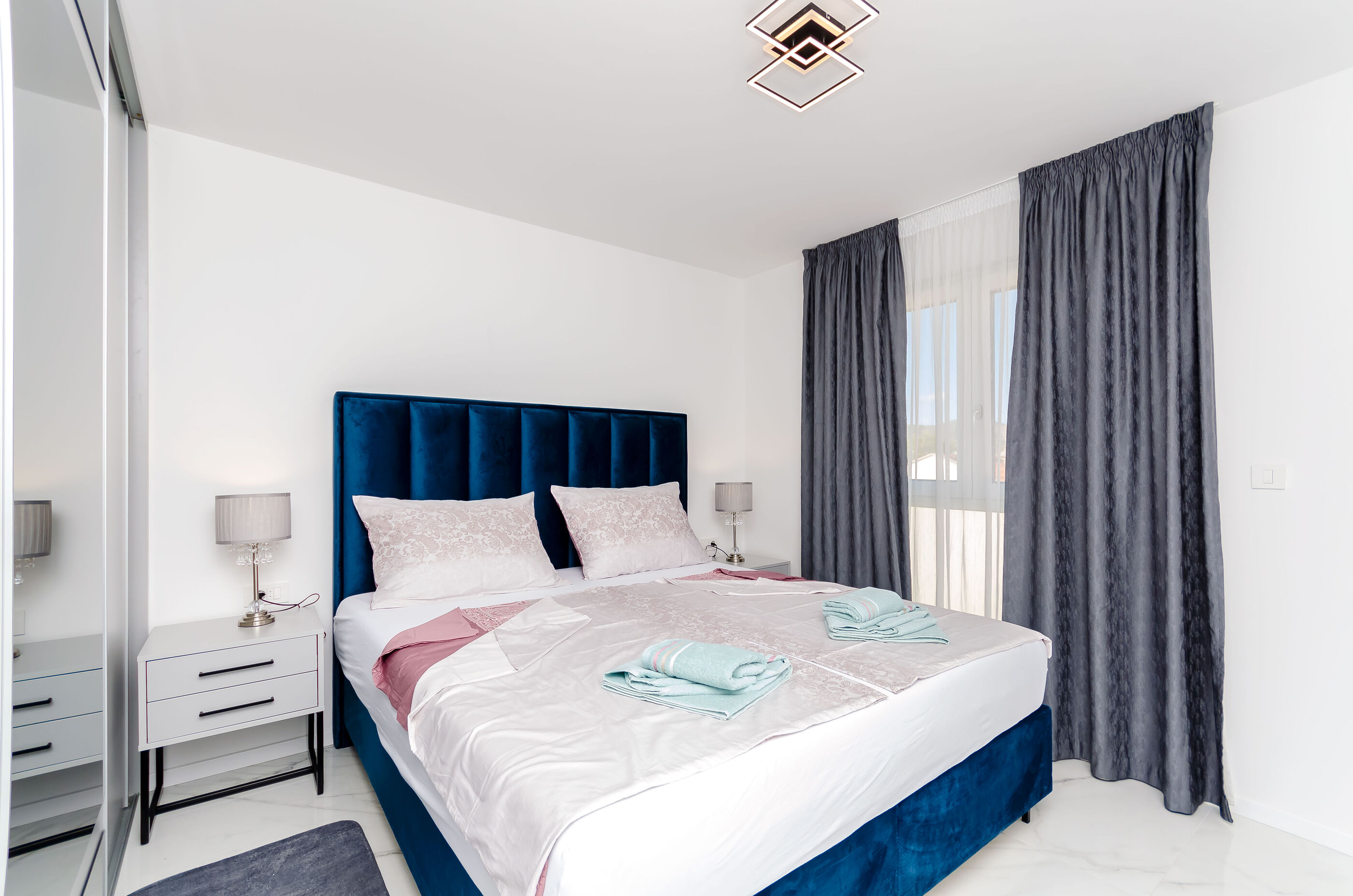 Apartments Crystal Luxury 79251-A1