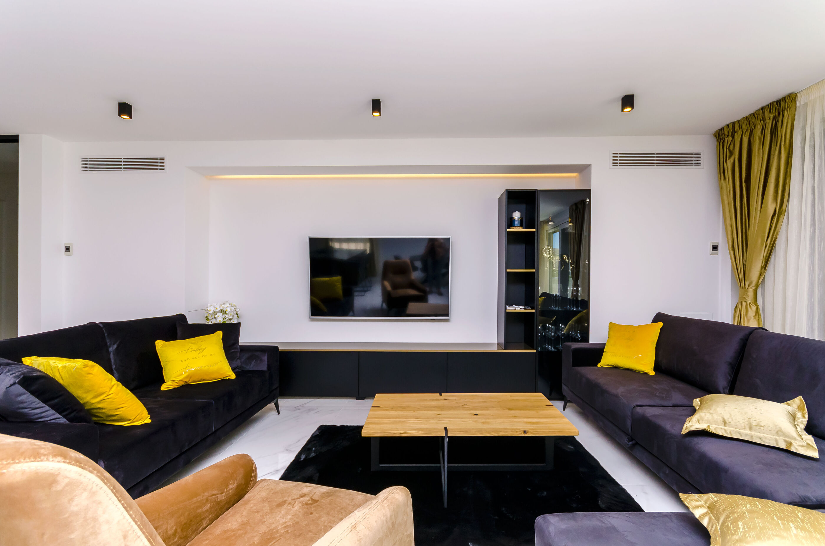 Apartments Crystal Luxury 79251-A1