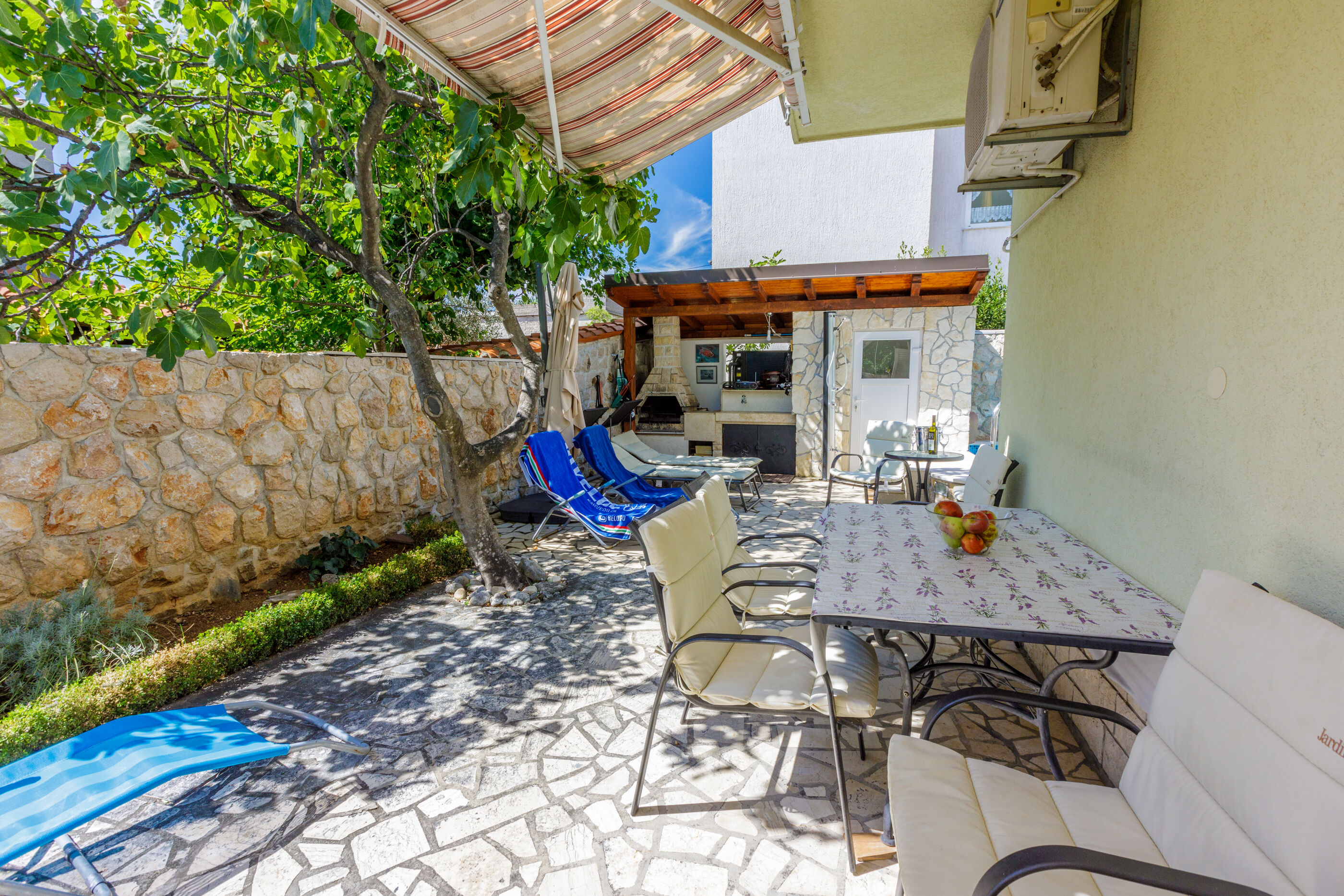 Apartments Stivic 62637-A2