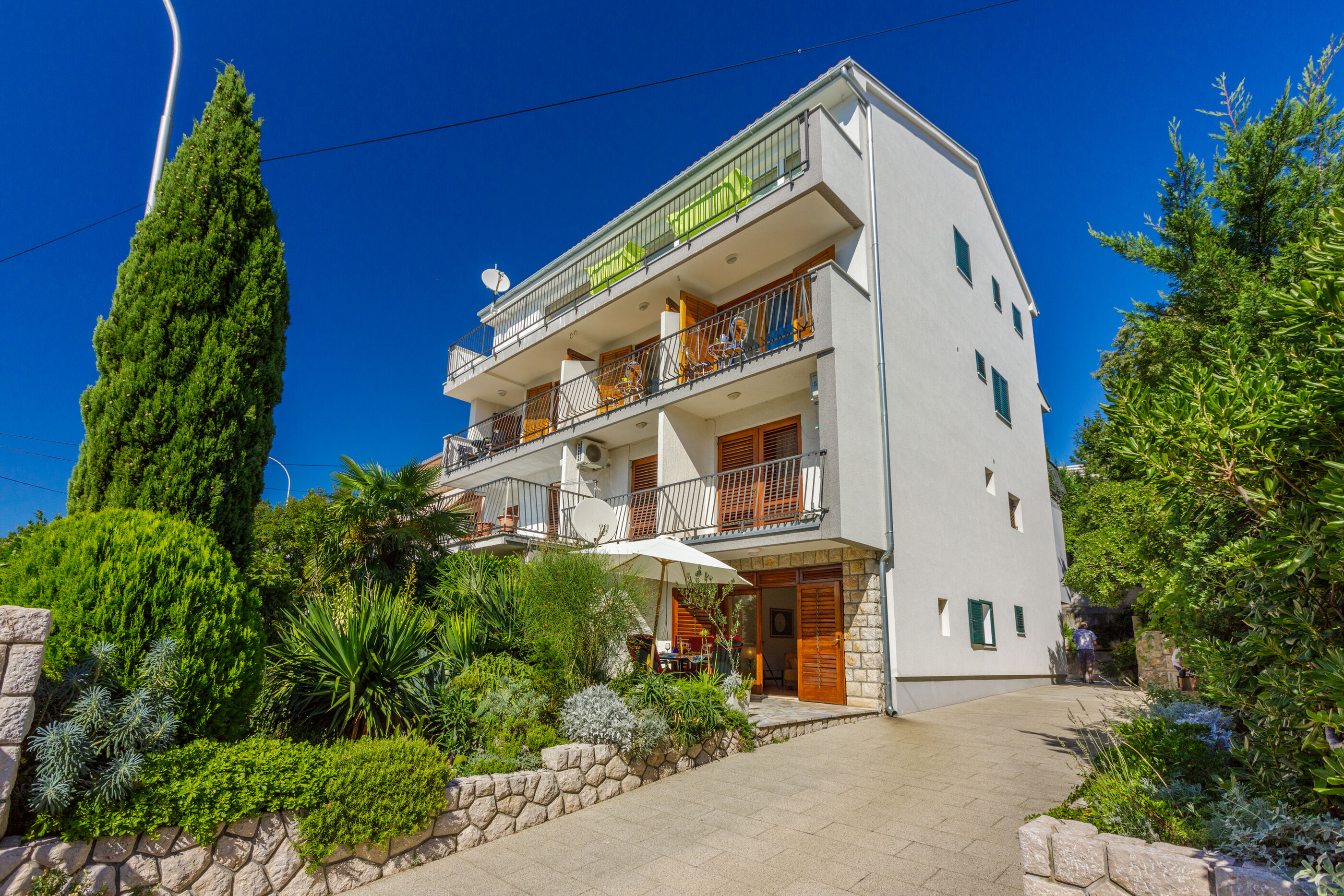 Apartments Lončarić 62761-A1