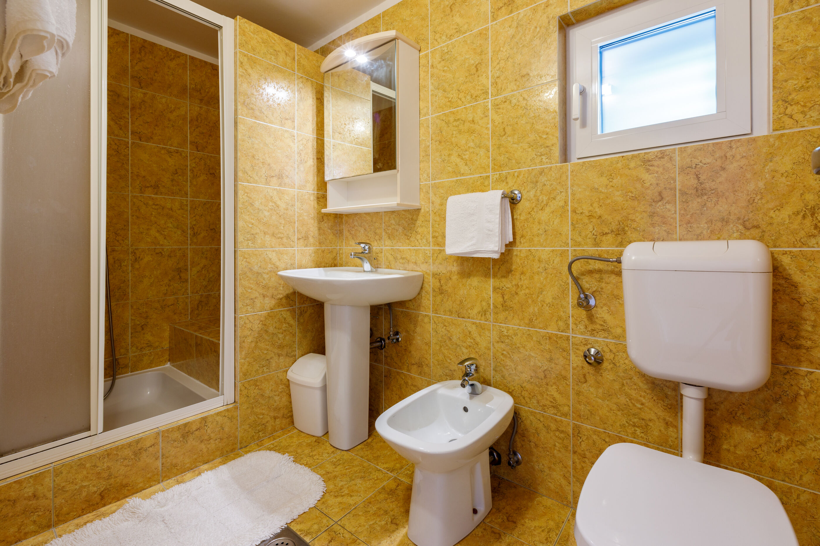 Apartments Lončarić 62761-A1