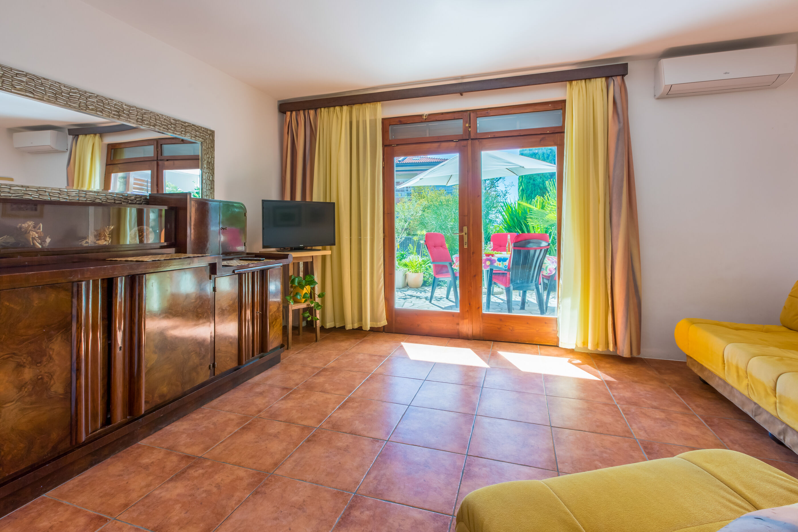 Apartments Lončarić 62761-A1