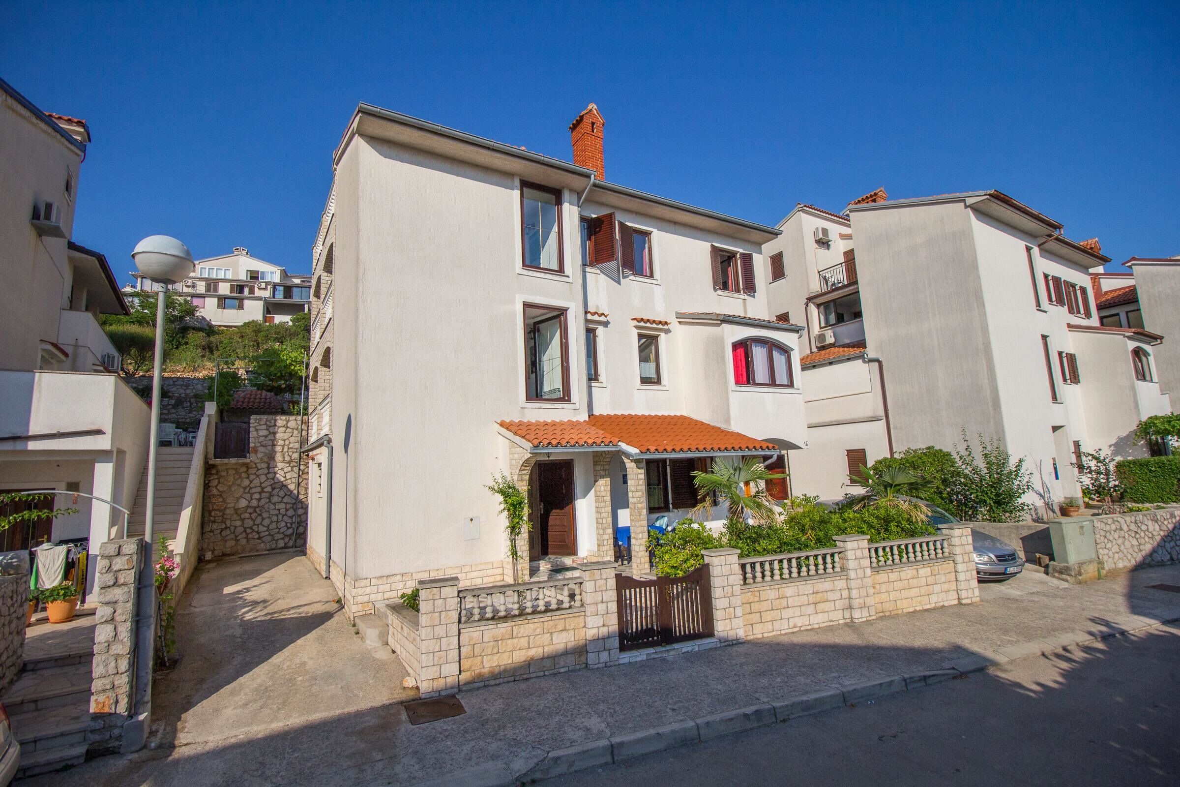 Apartments Tina 17516-A1