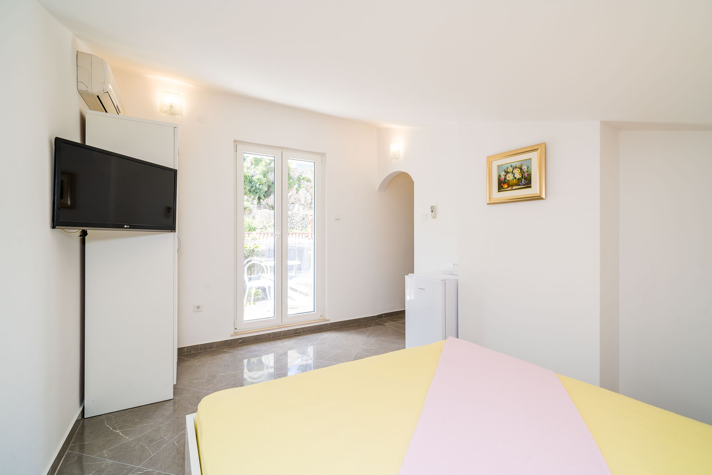 Apartment and Rooms Mato 50221-S1