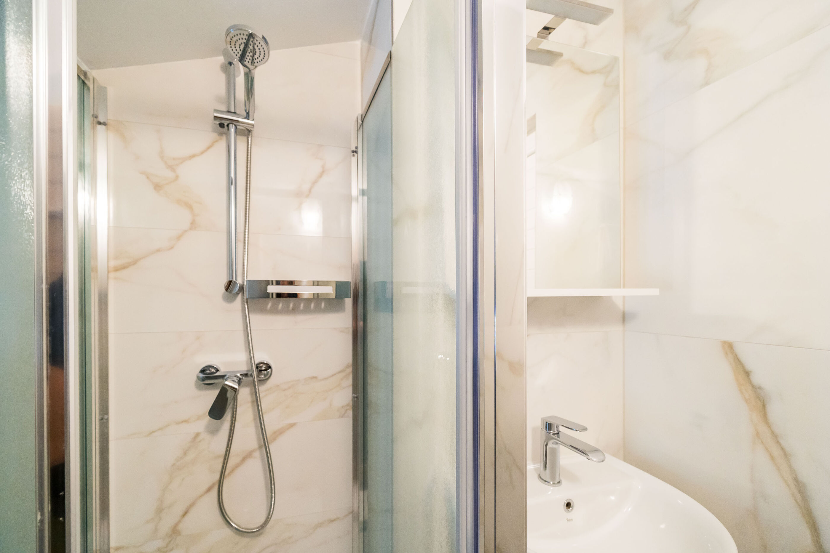 Apartment and Rooms Mato 50221-S1