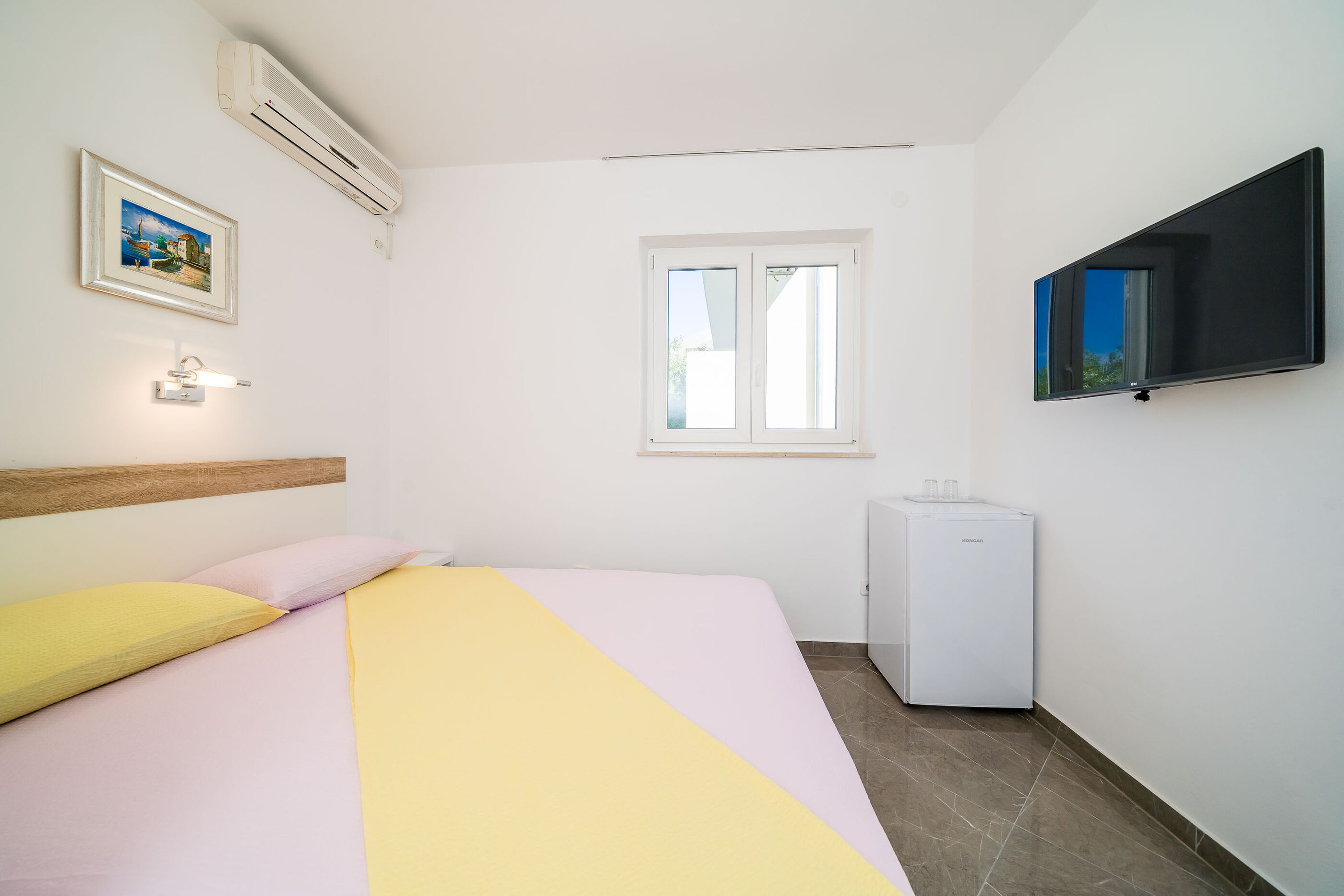 Apartment and Rooms Mato 50221-S2