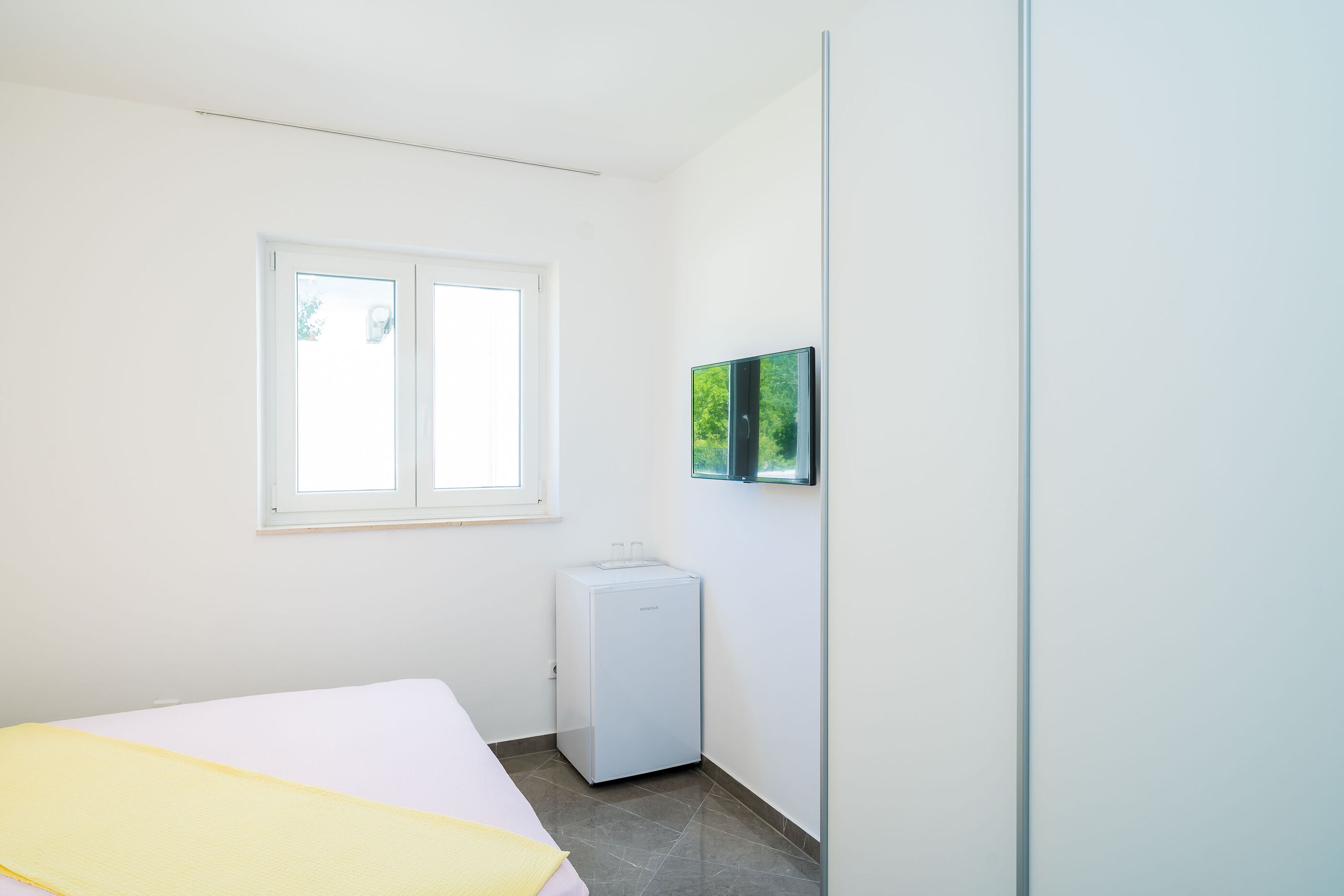 Apartment and Rooms Mato 50221-S2