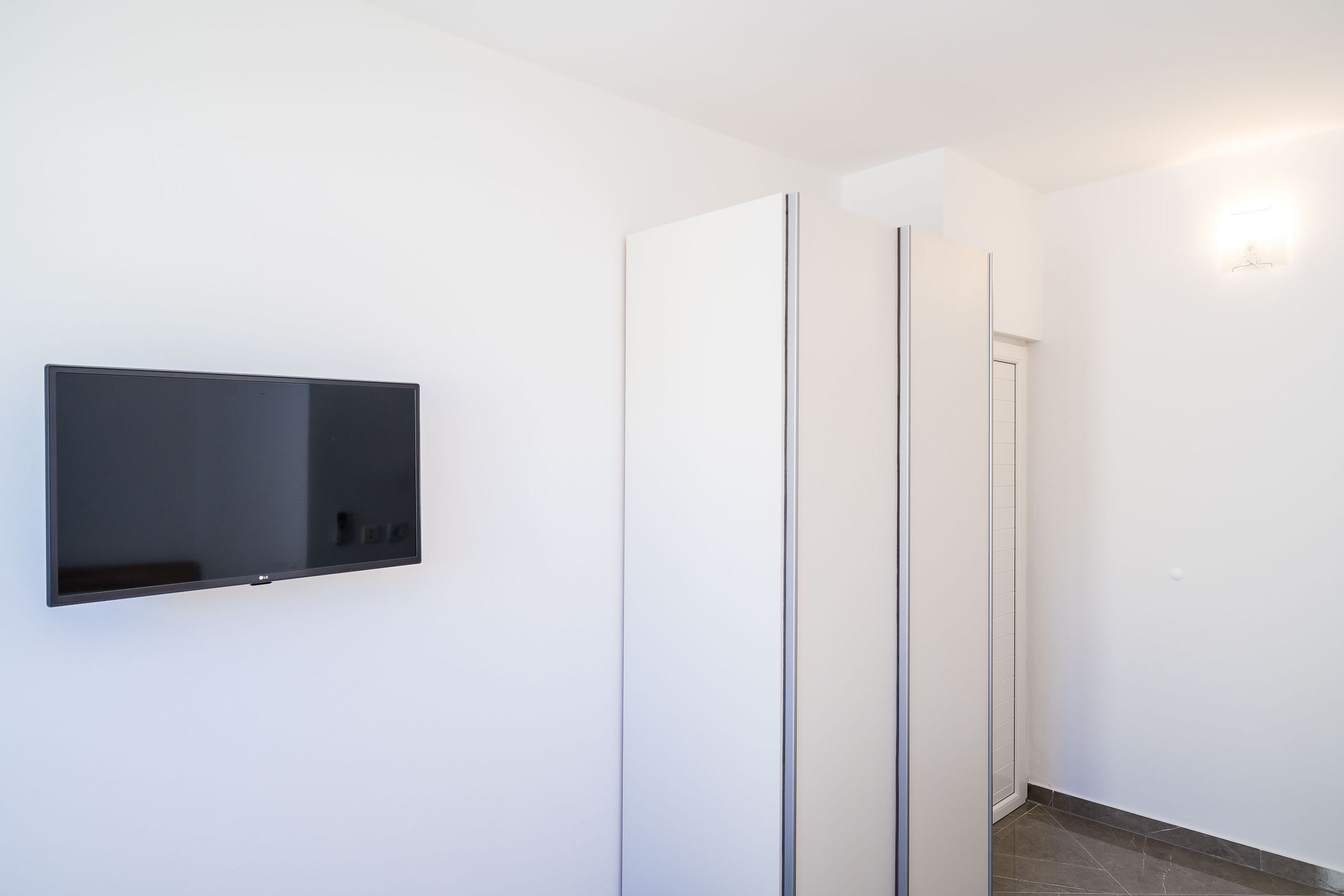 Apartment and Rooms Mato 50221-S2