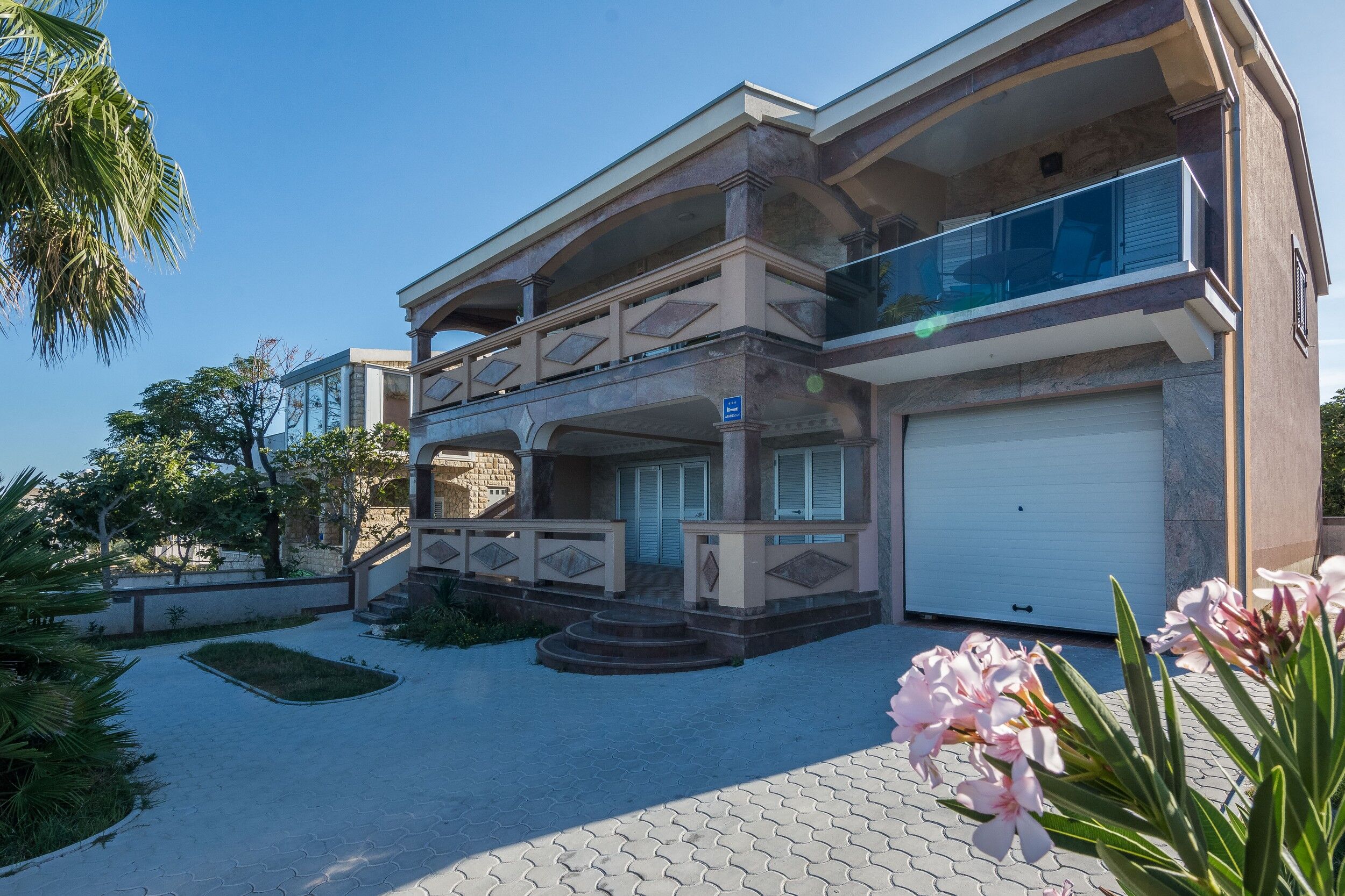 Apartments Weiss 64137-A1