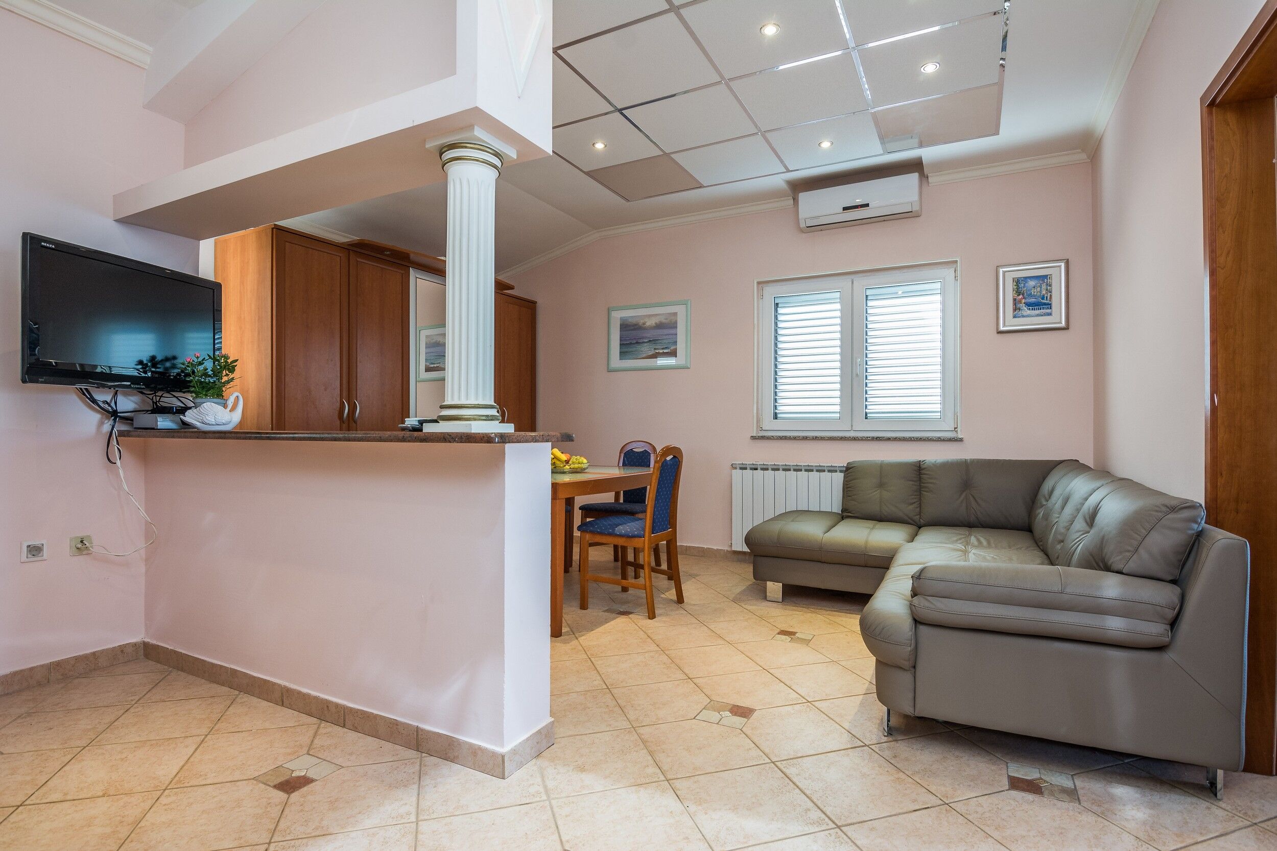 Apartments Weiss 64137-A2