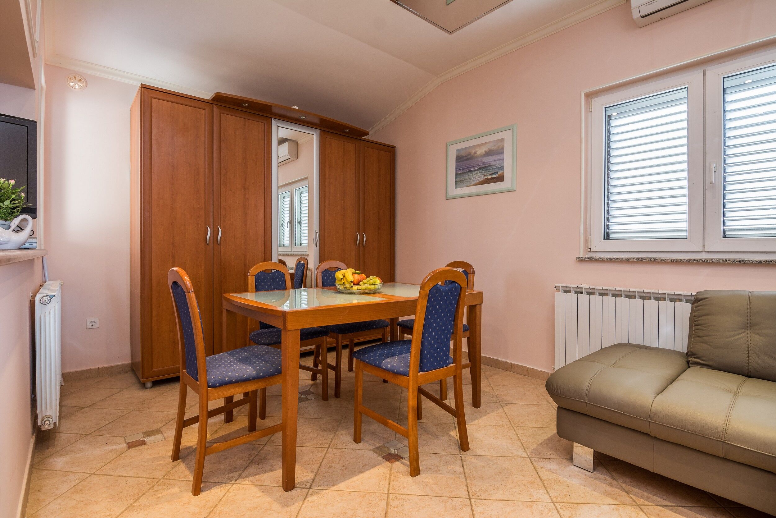 Apartments Weiss 64137-A2