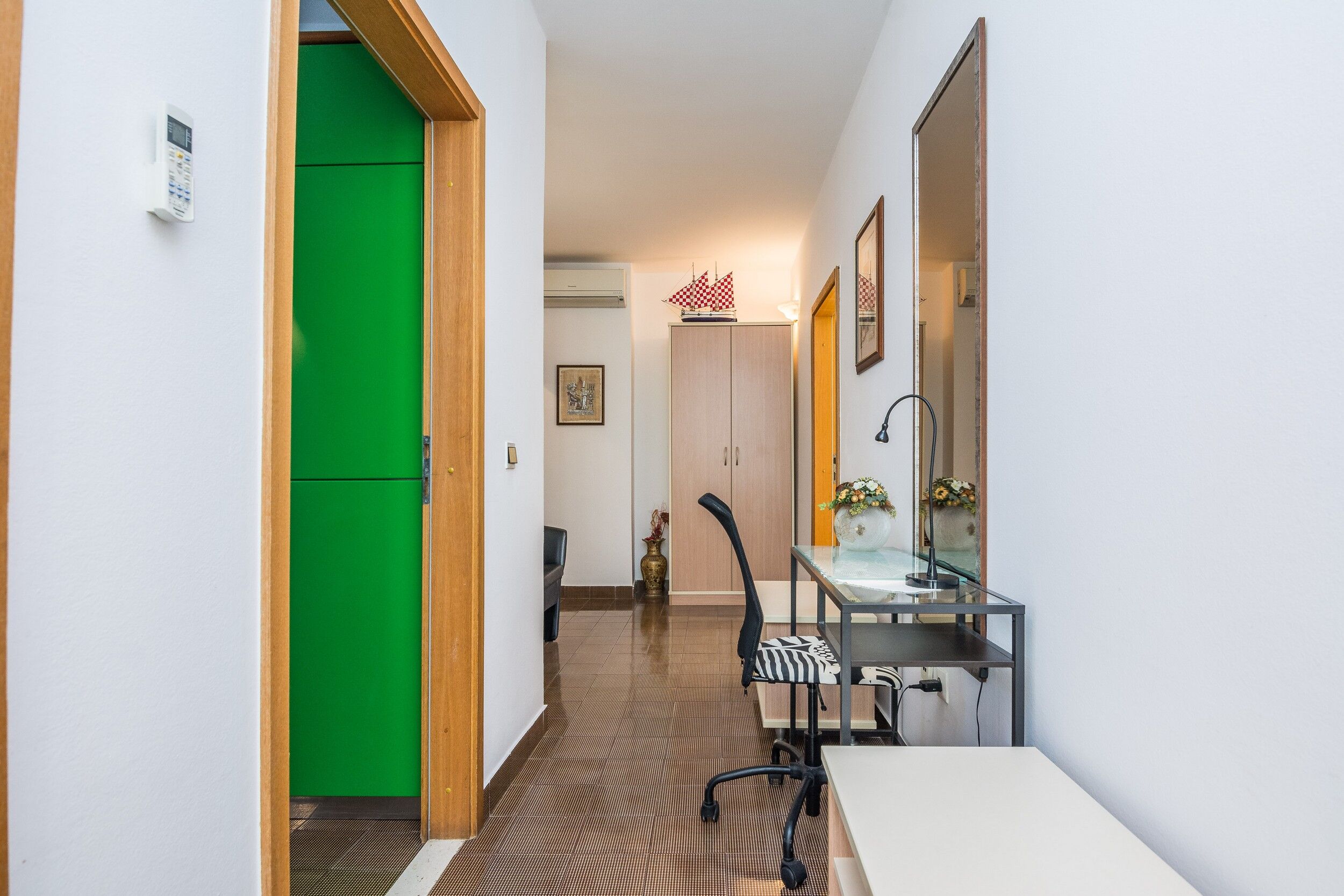 Apartments Liveric 50951-A4