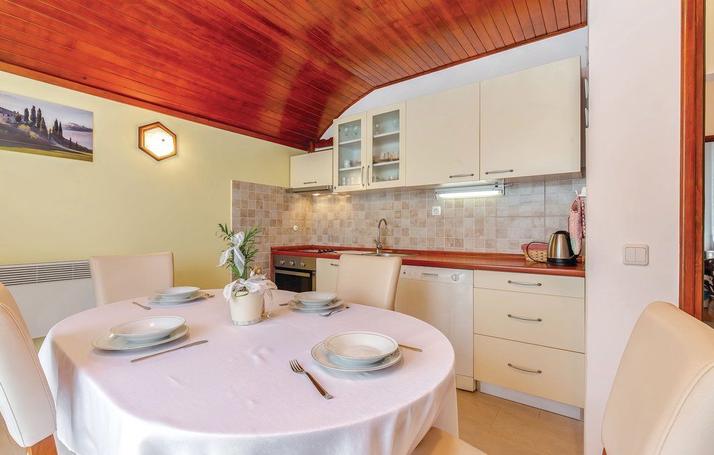 Apartments Dolloree 77961-A2