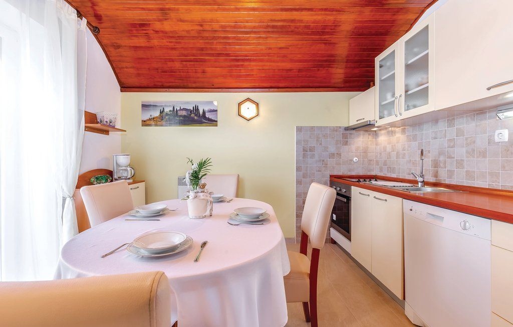 Apartments Dolloree 77961-A2
