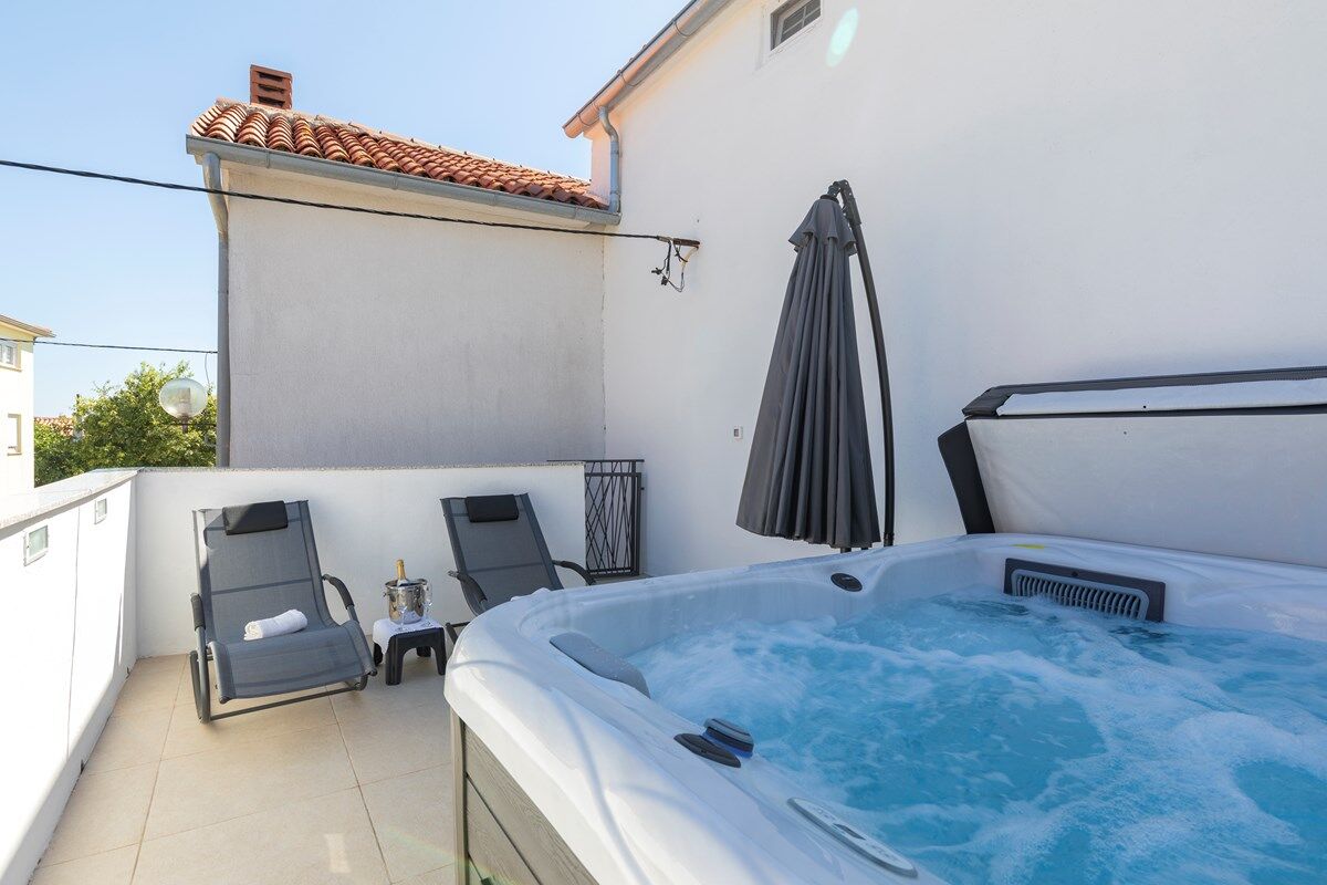 House Bernarda 73937-K1