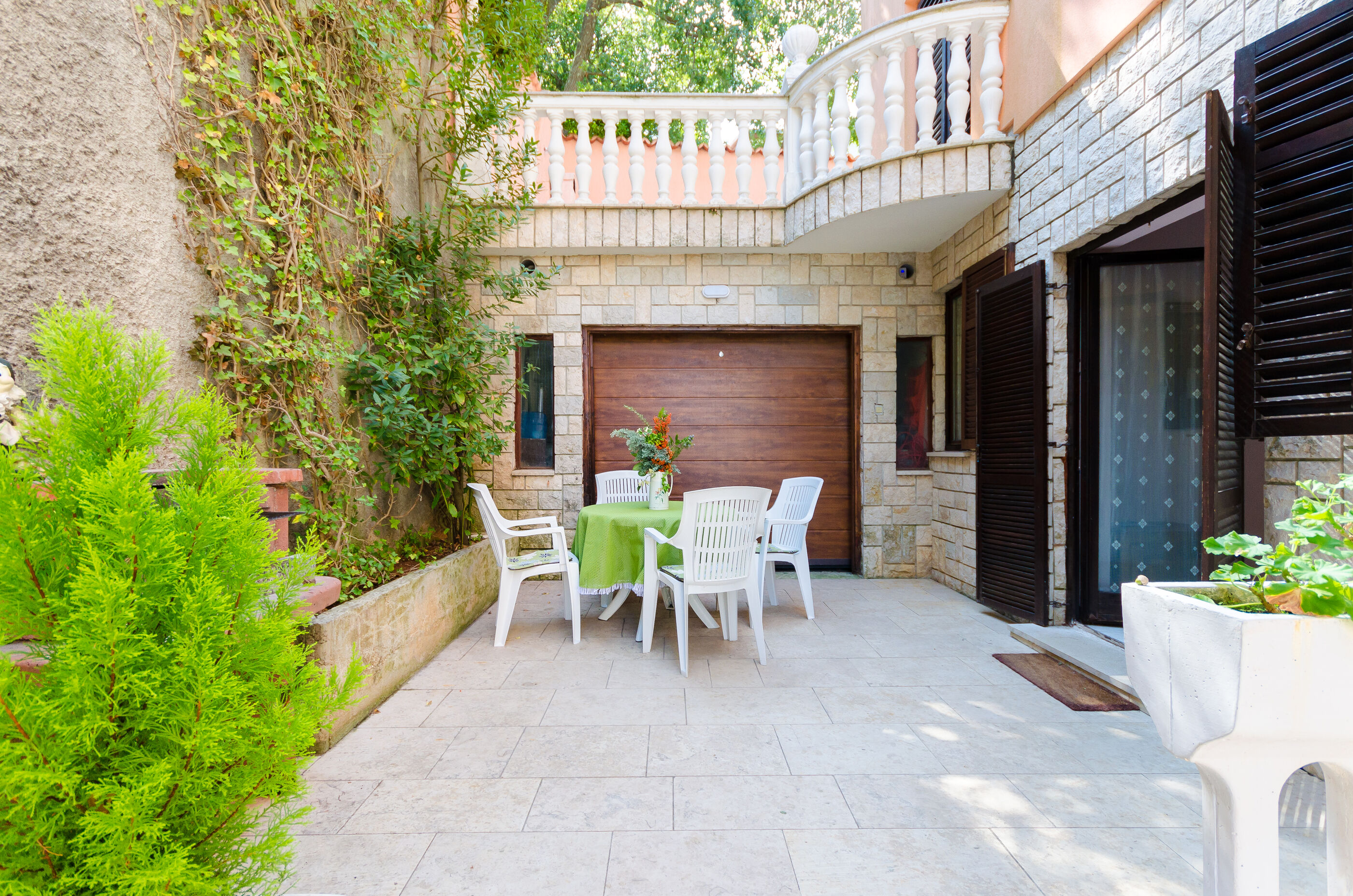 Apartments Drago 70881-A2