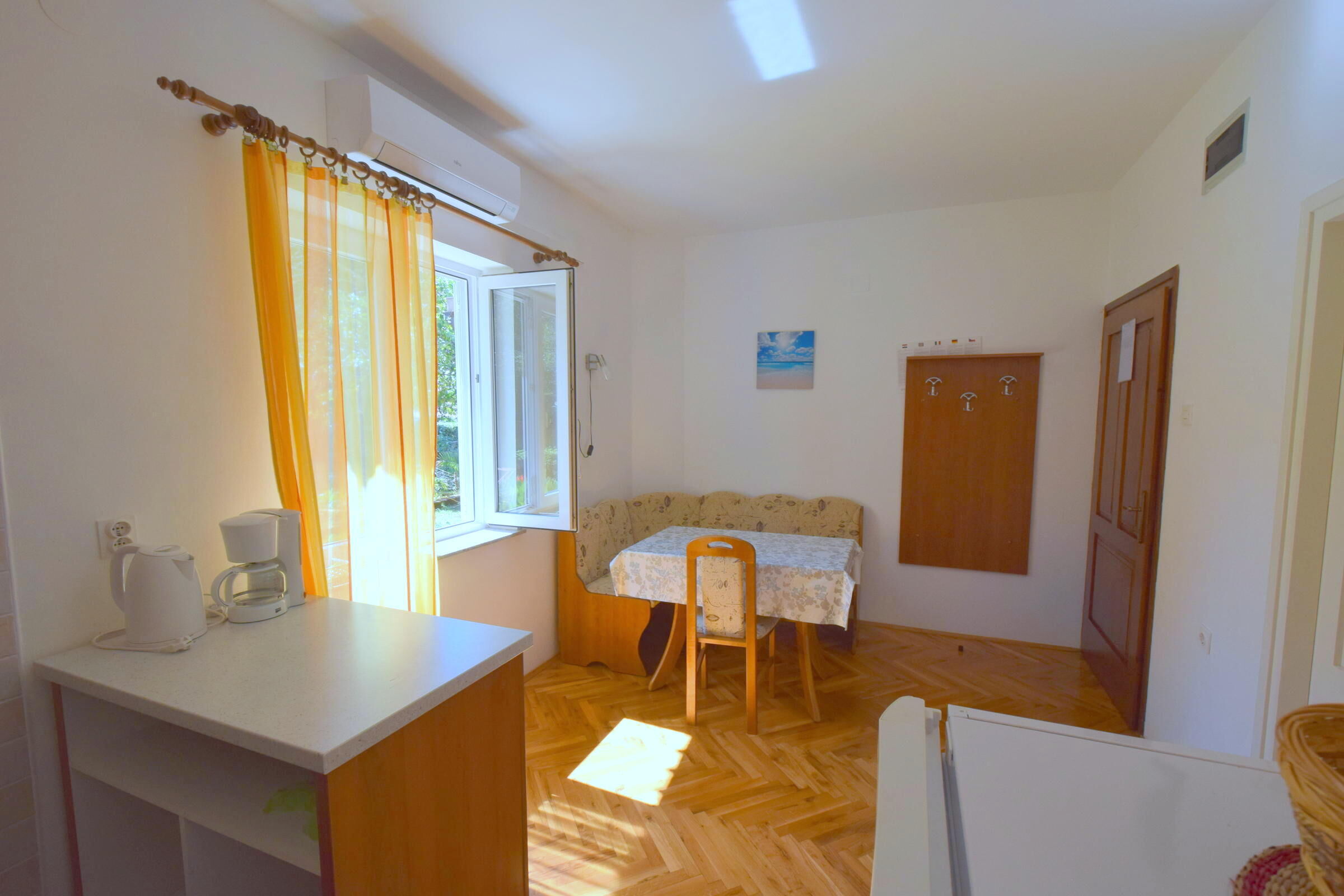Apartments Jelka 62215-A1