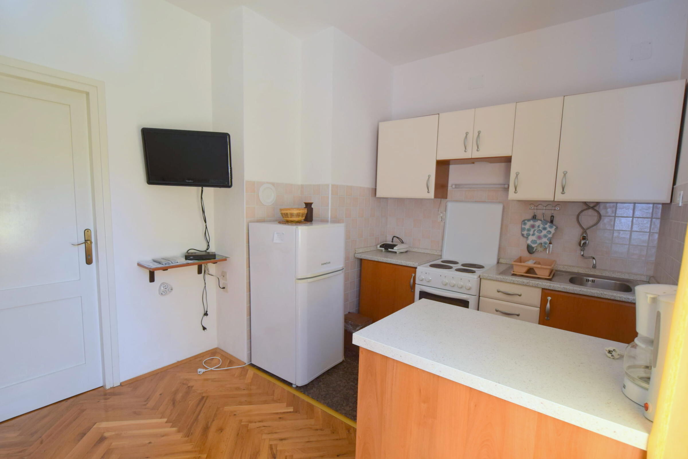 Apartments Jelka 62215-A1