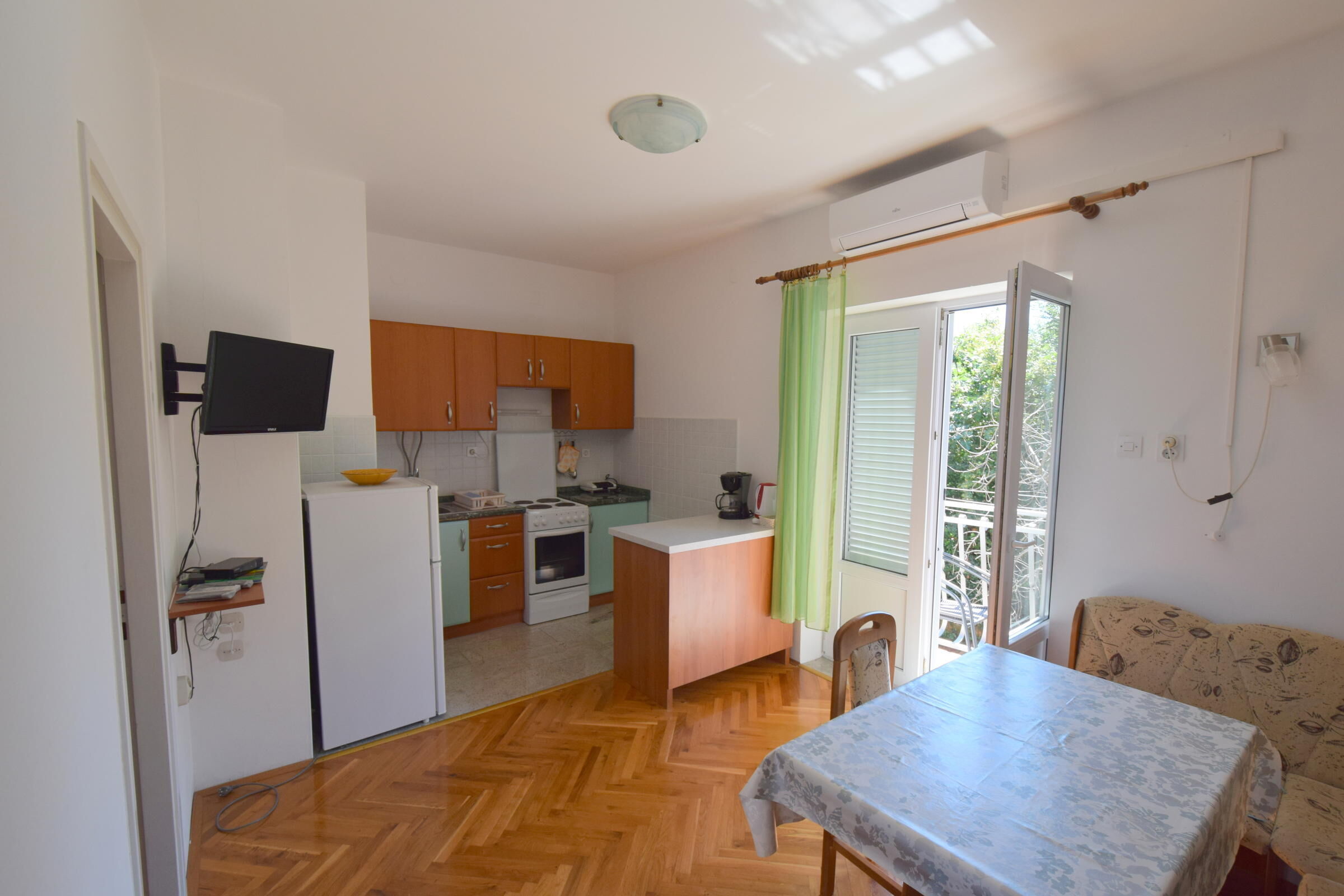 Apartments Jelka 62215-A2