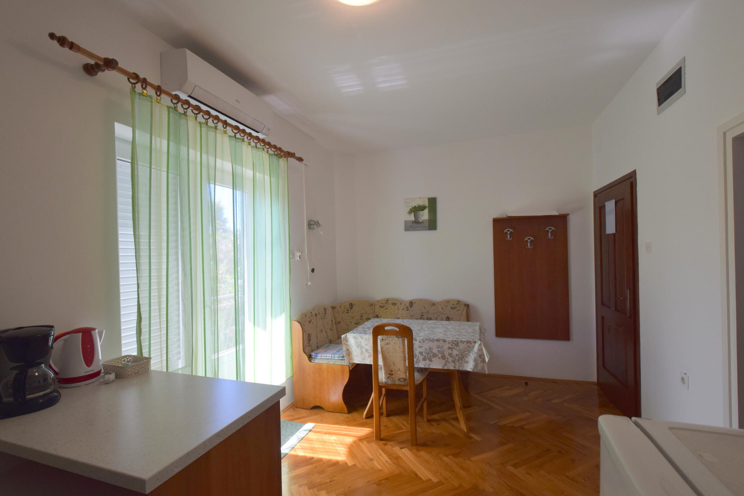 Apartments Jelka 62215-A2