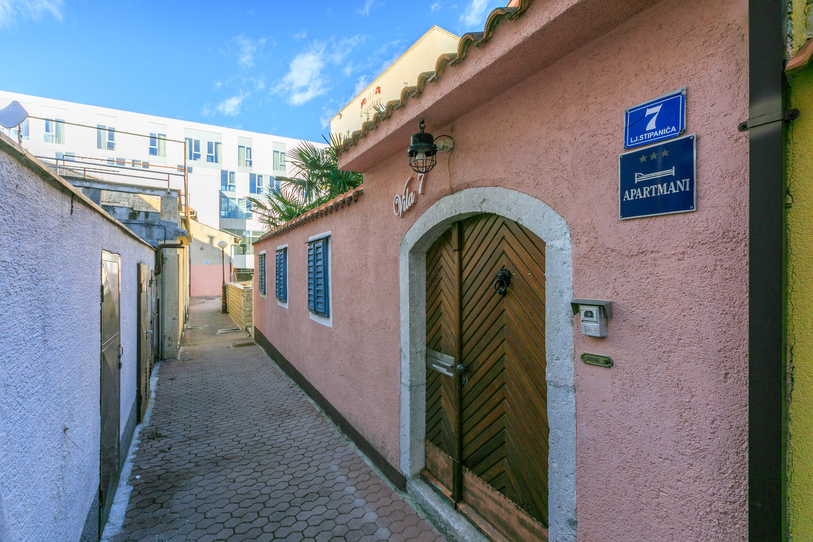 Apartments Villa 7 62467-A2