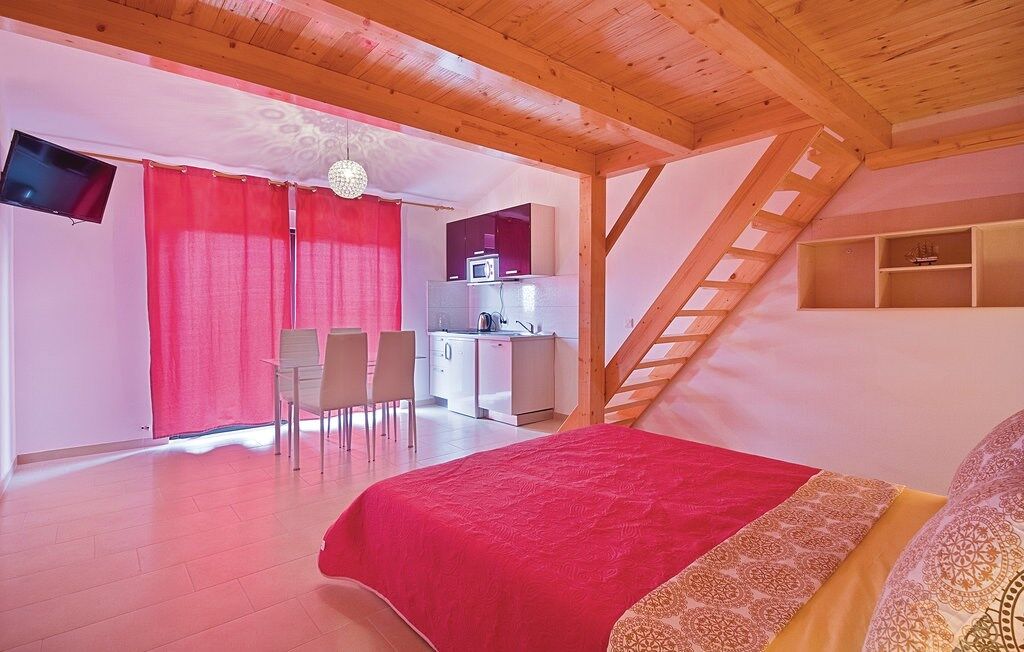 House Orbanin 74194-A1