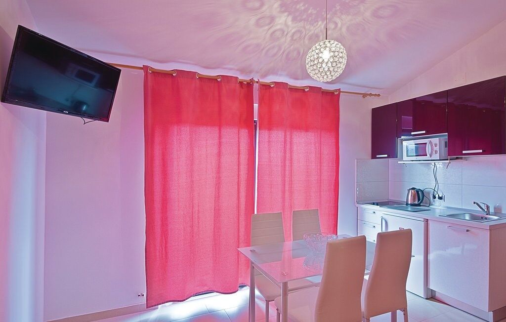 House Orbanin 74194-A1