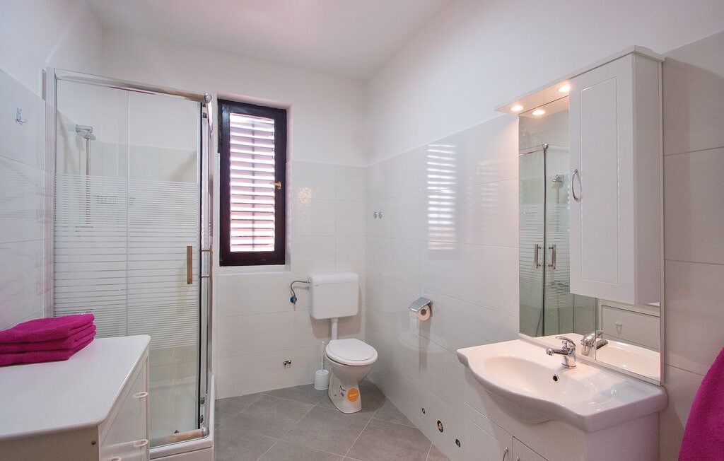 House Orbanin 74194-A1
