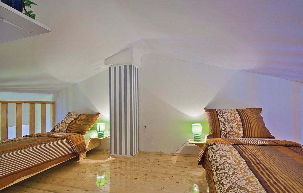 House Orbanin 74194-A2