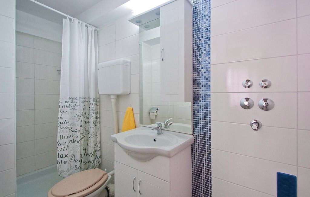 House Orbanin 74194-A3