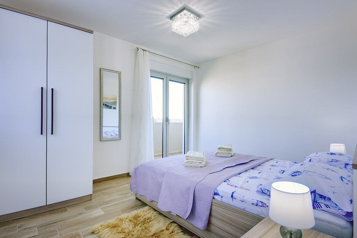 House Zoran 74195-A1
