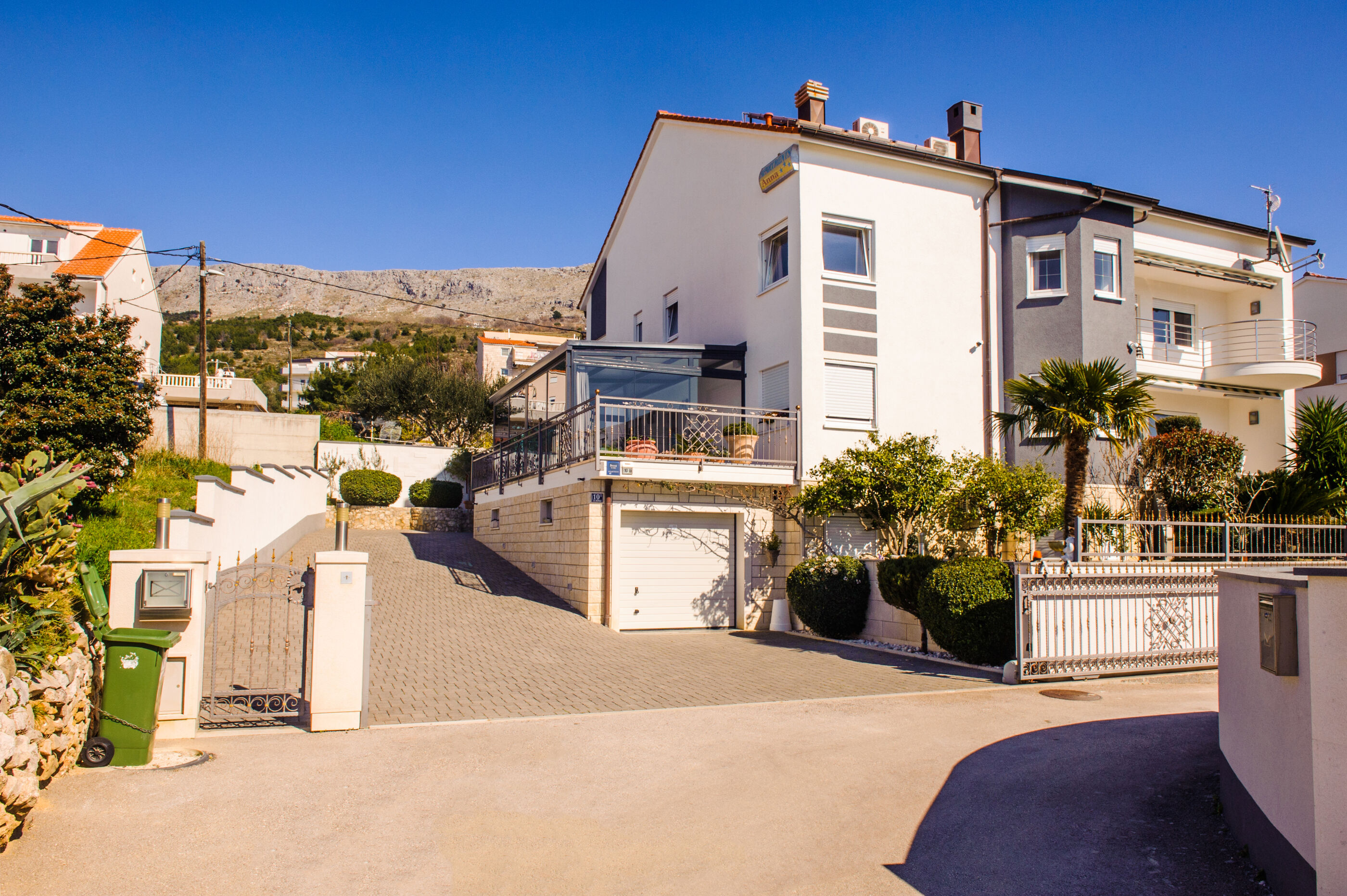 Apartment and Rooms Ana 32801-A1